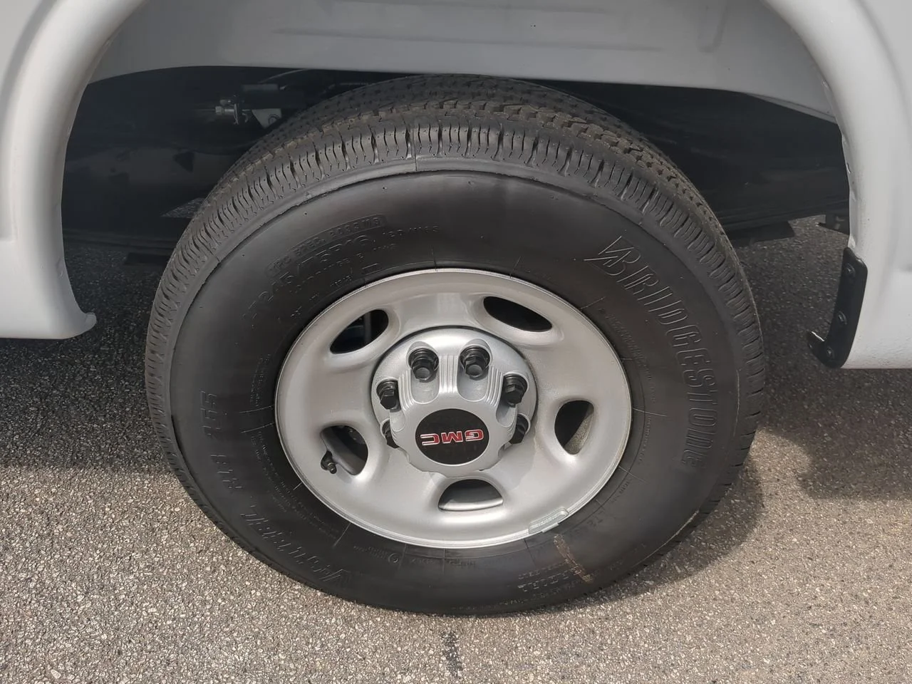 New 2025 Summit White GMC Work Van image 29