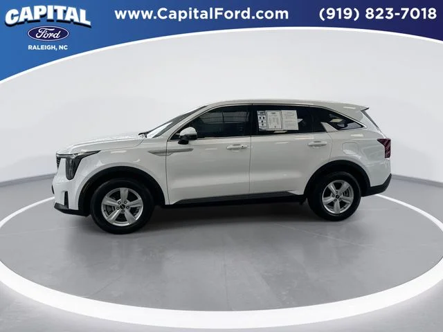 Used 2025 White Kia LX image 5