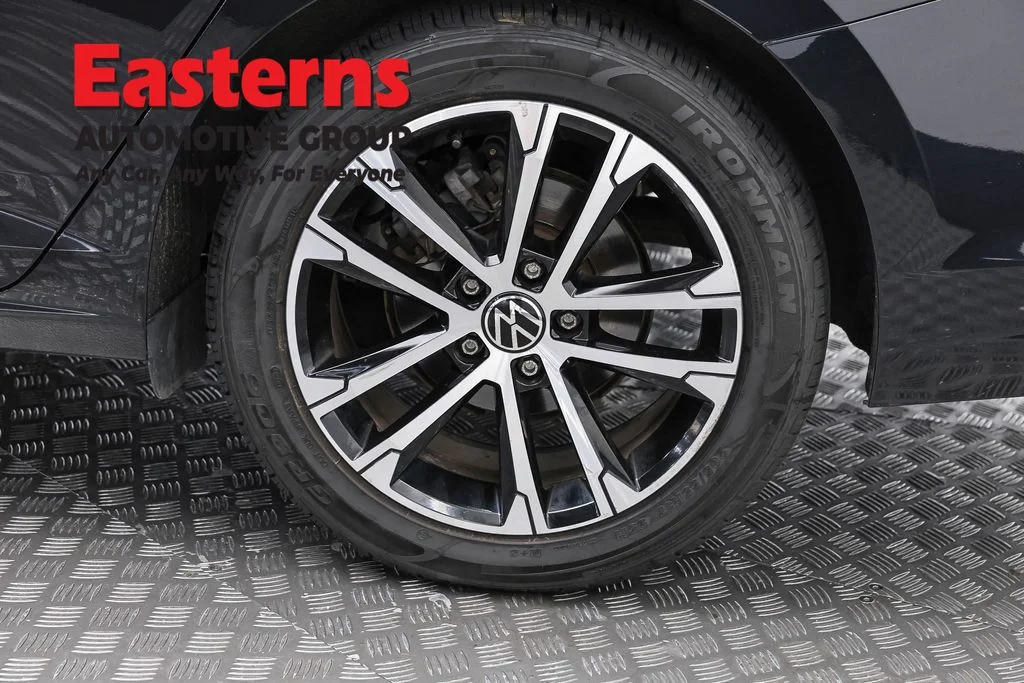 Used 2025 Black Volkswagen 1.5T Sport image 32