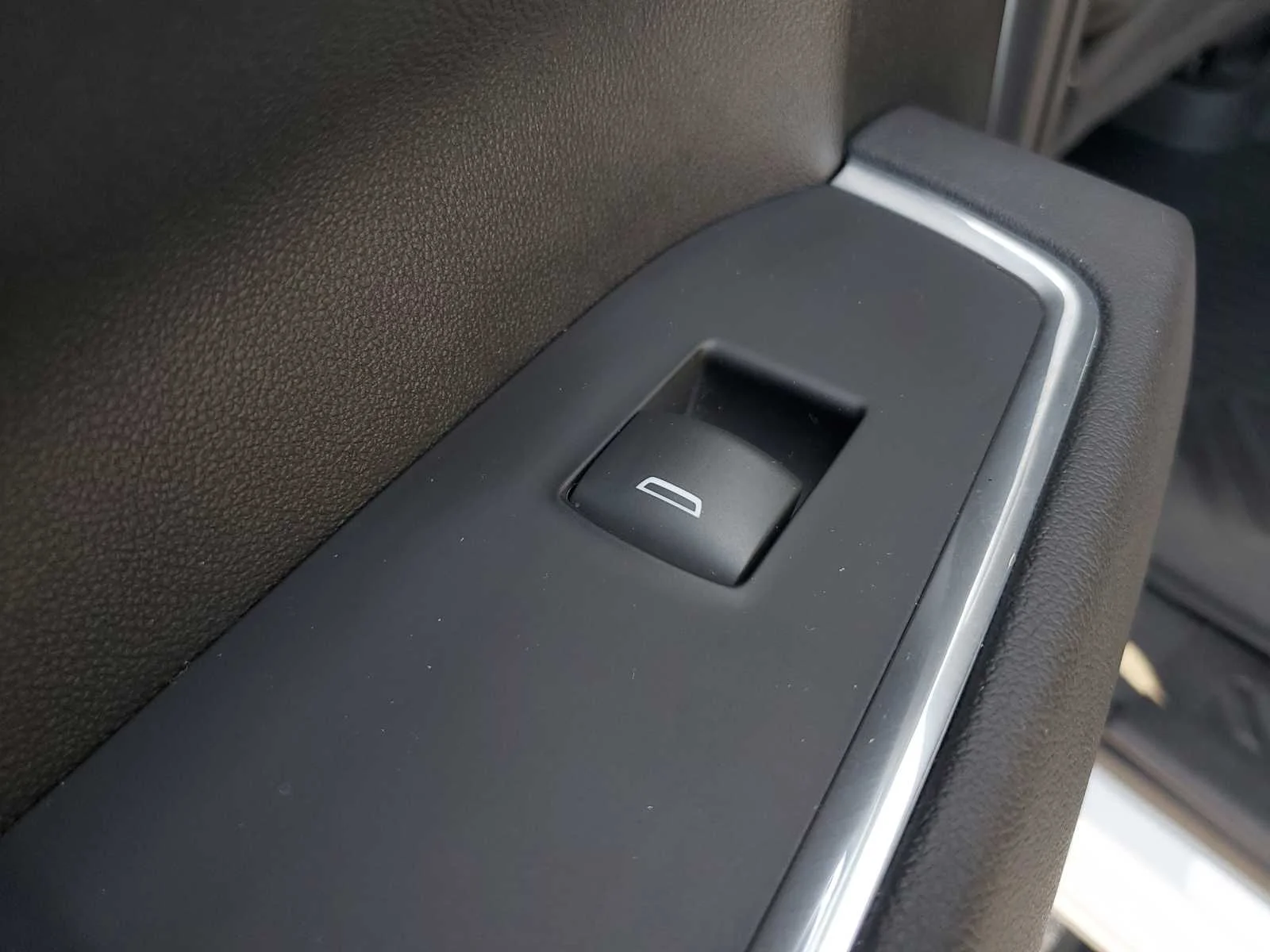 Used 2023 Summit White Chevrolet RST image 15