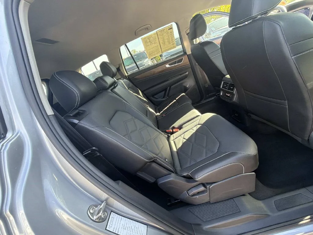 Used 2025  Volkswagen 2.0T SE w/Technology image 29