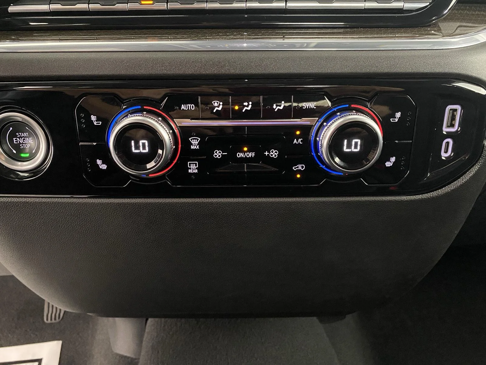 Used 2024 Summit White GMC Elevation image 22