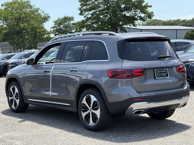 New 2026 Mountain Grey Metallic Mercedes-Benz GLB 250 image 7