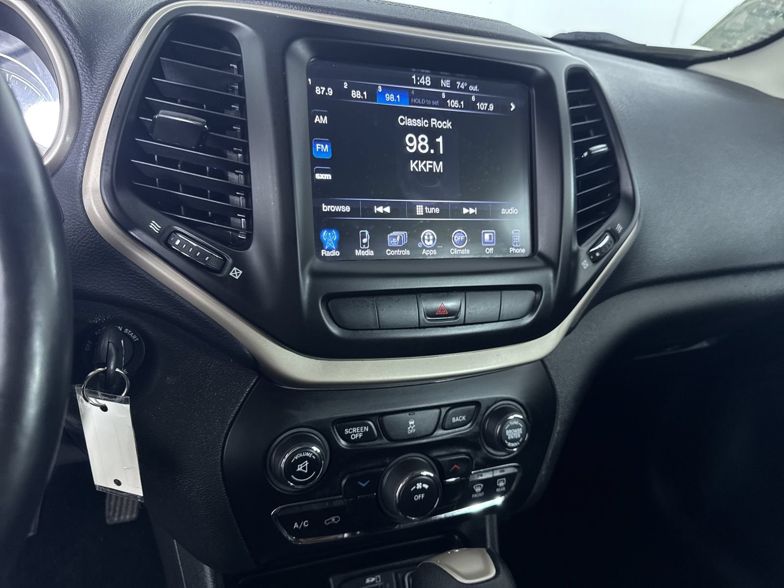 Used 2014 Eco Green Pearlcoat Jeep Latitude image 24