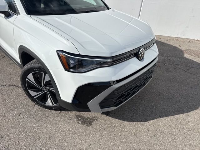 New 2026 Pure White Volkswagen 1.5T SE image 3