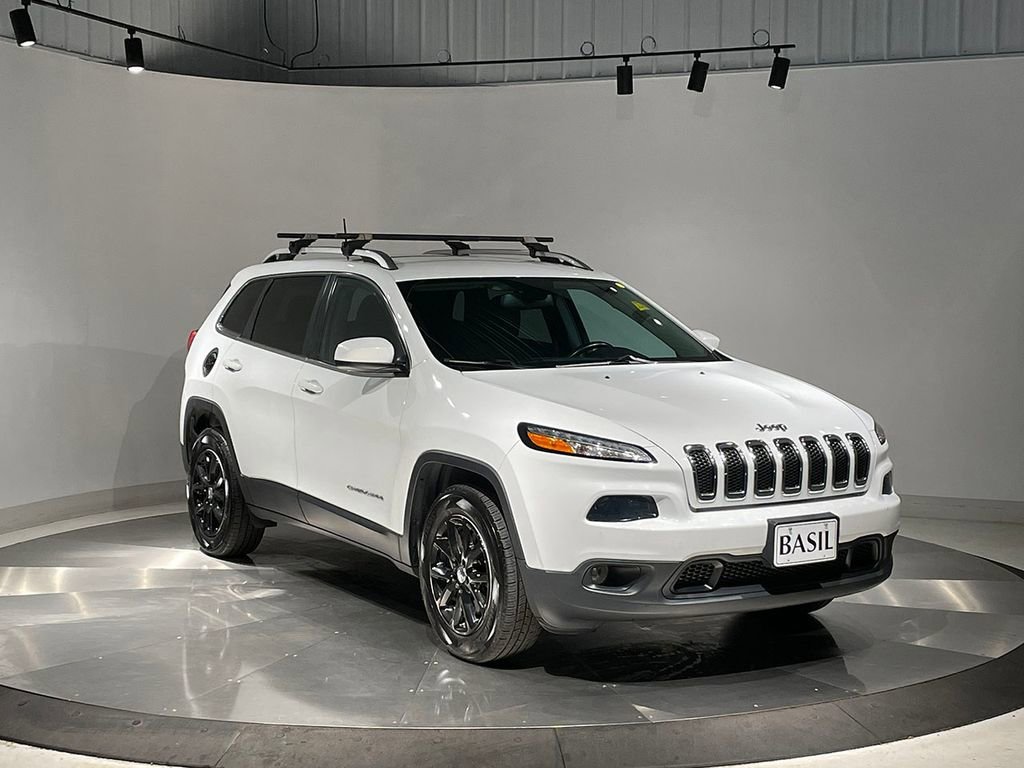 Used 2017 Bright White Clearcoat Jeep Latitude image 36