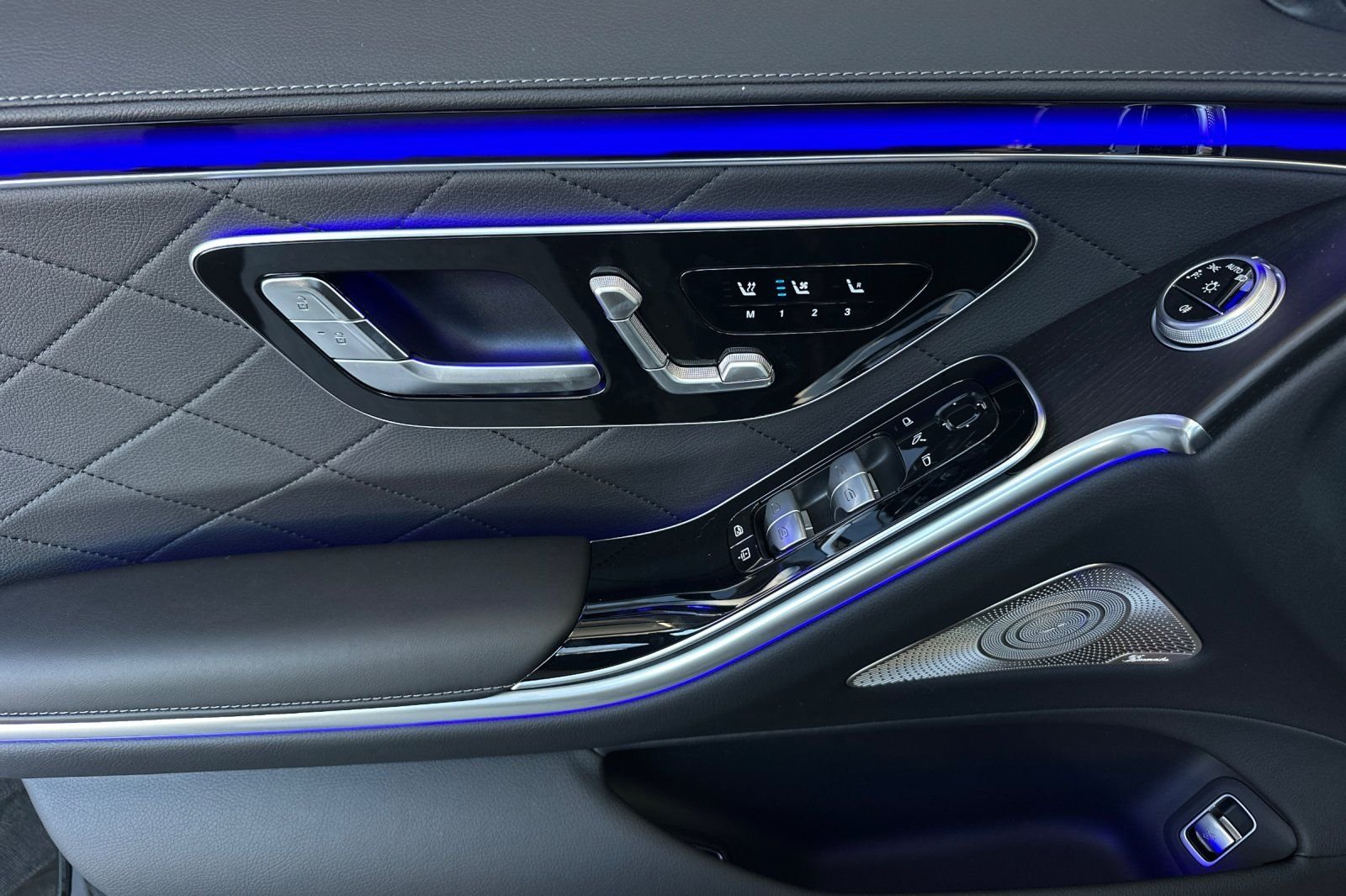 New 2025 Black Mercedes-Benz S 580e image 25