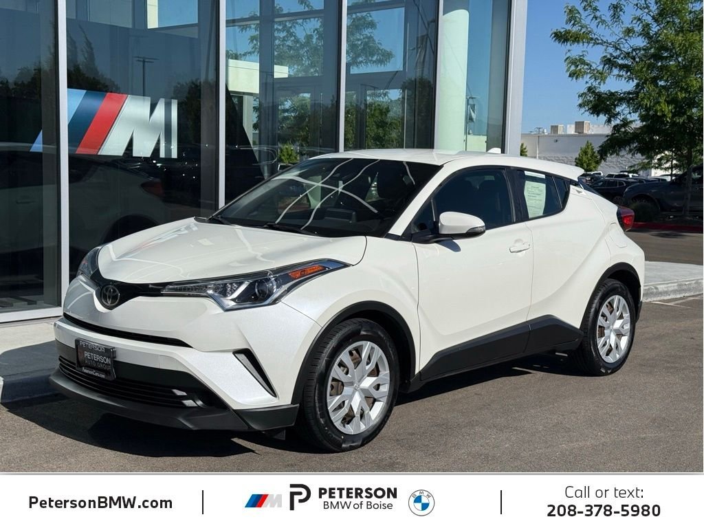 2019 Toyota C-HR LE's photo