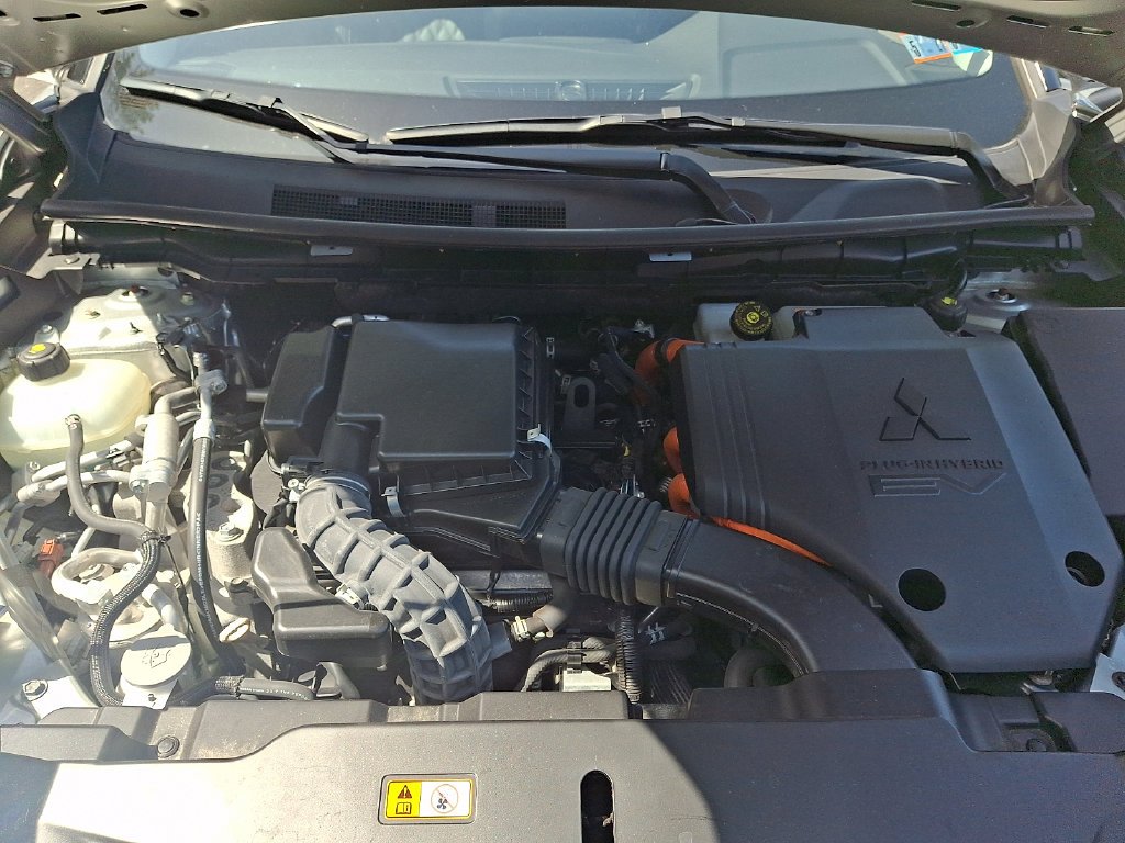 Used 2024 Silver Mitsubishi SEL image 32