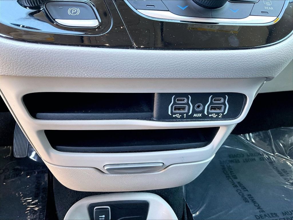 Used 2023 Black Chrysler Touring L image 12