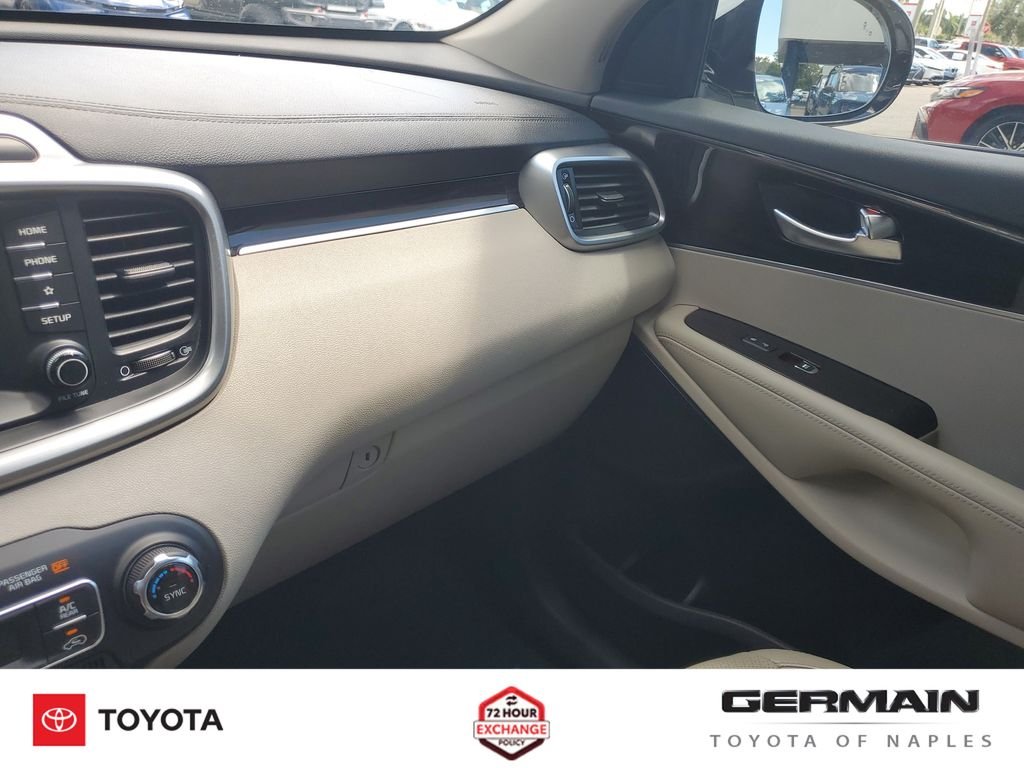 Used 2019 White Kia EX image 37