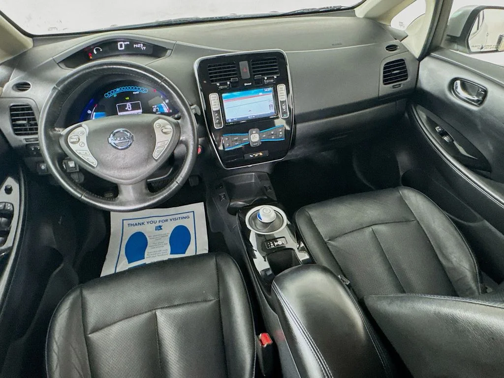 Used 2014 Brilliant Silver Nissan SL image 27