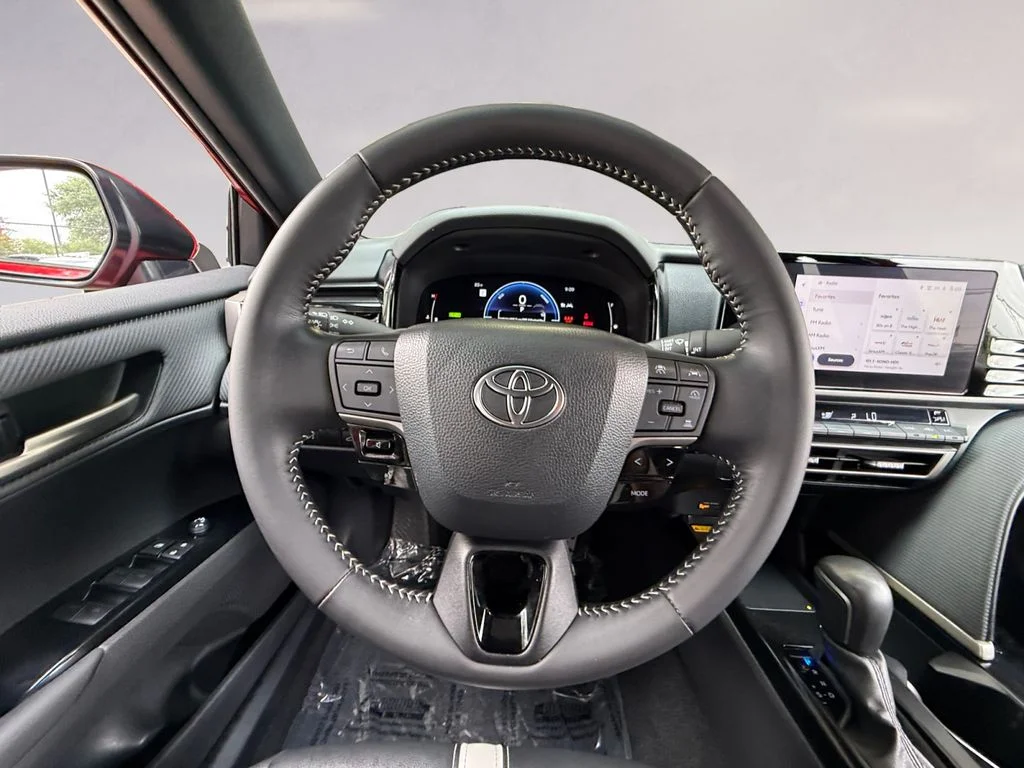 2025 Toyota Camry SE - Photo 13