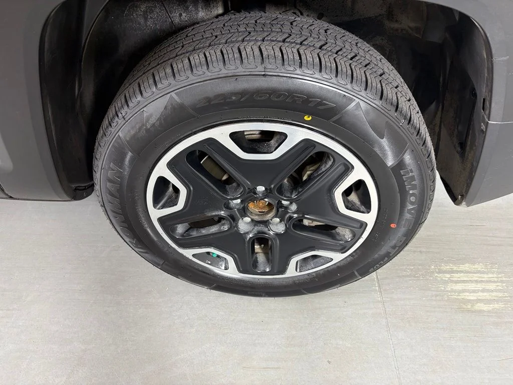 Used 2016 Black Jeep Trailhawk image 10
