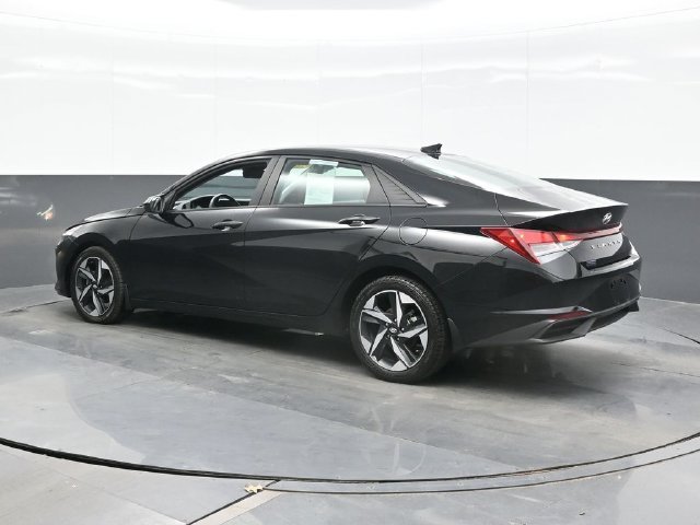 Used 2023 Black Hyundai SEL image 3