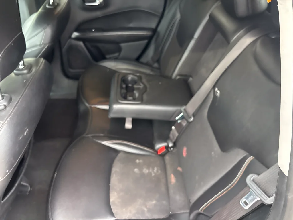 Used 2021 Crystal Metallic Jeep Latitude image 31