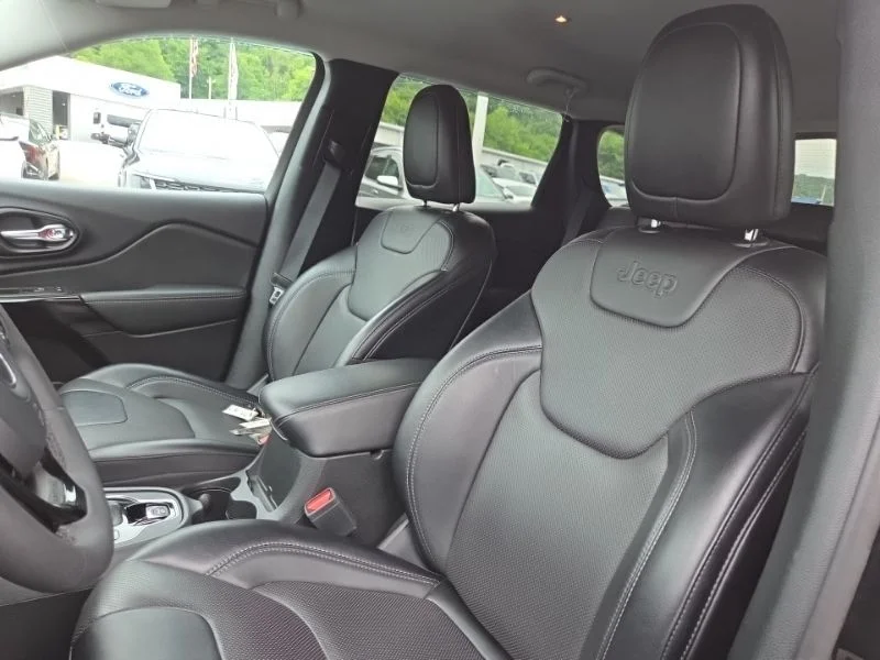 Used 2023 Black Jeep Altitude image 10