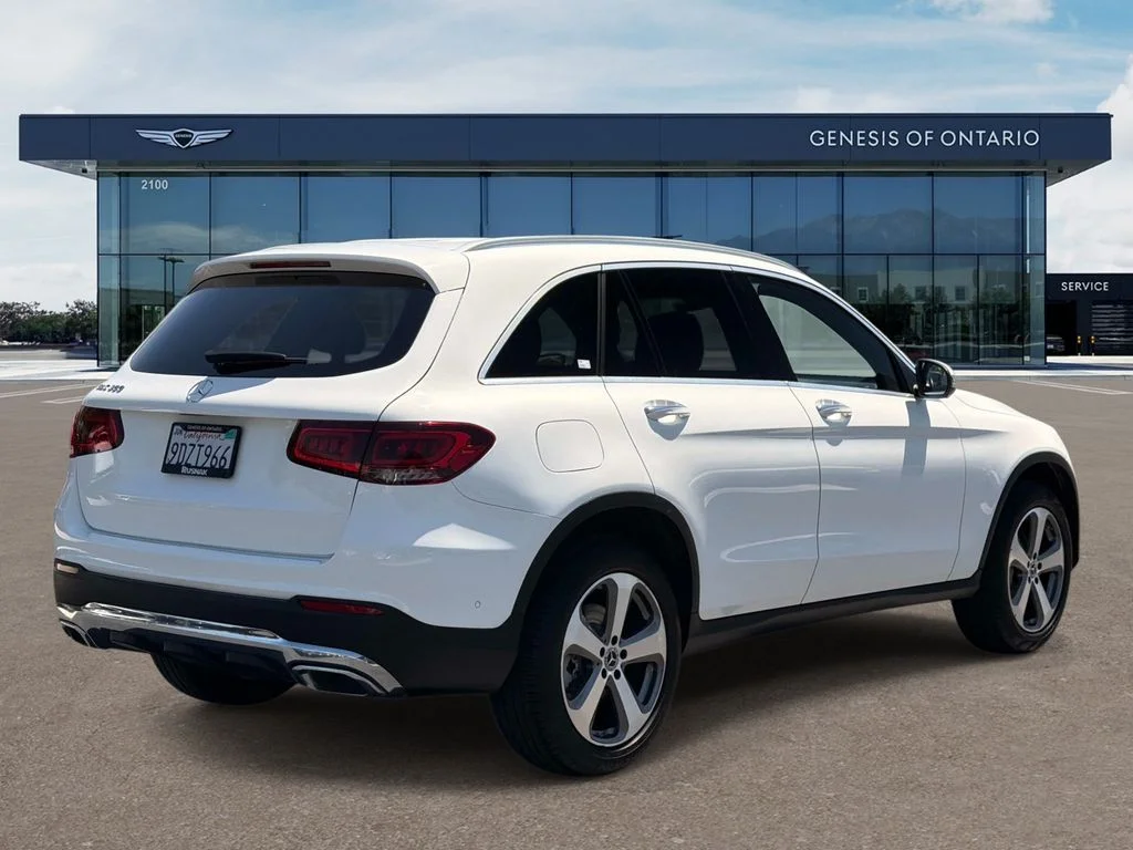Used 2022 White Mercedes-Benz GLC 300 image 4