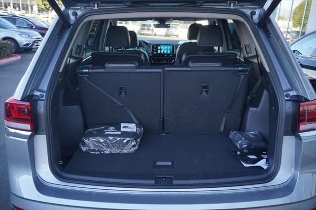 New 2026 Silver Mist Metallic Volkswagen SE w/Technology image 12