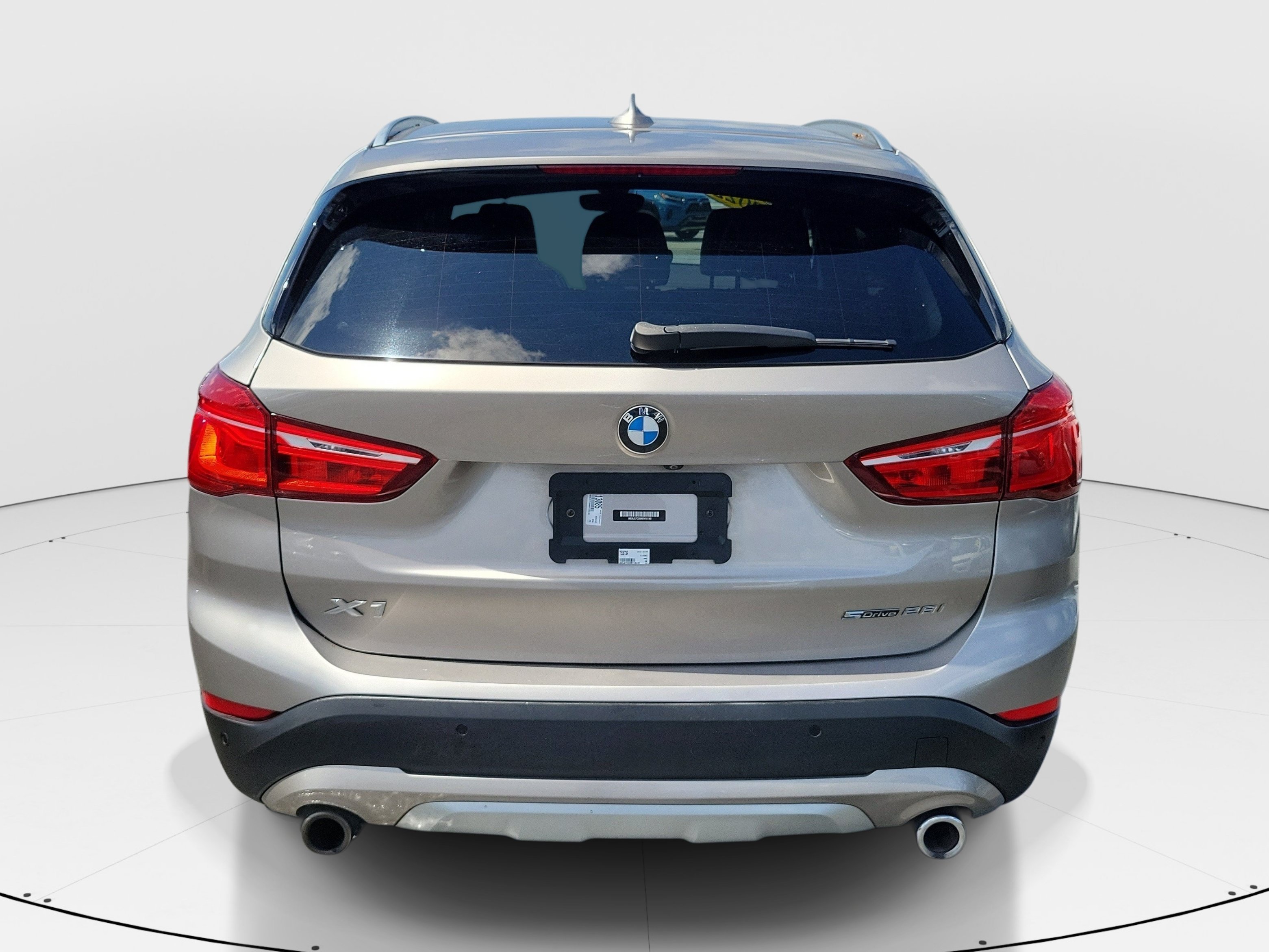 Used 2022 Cashmere Silver Metallic BMW sDrive28i image 5