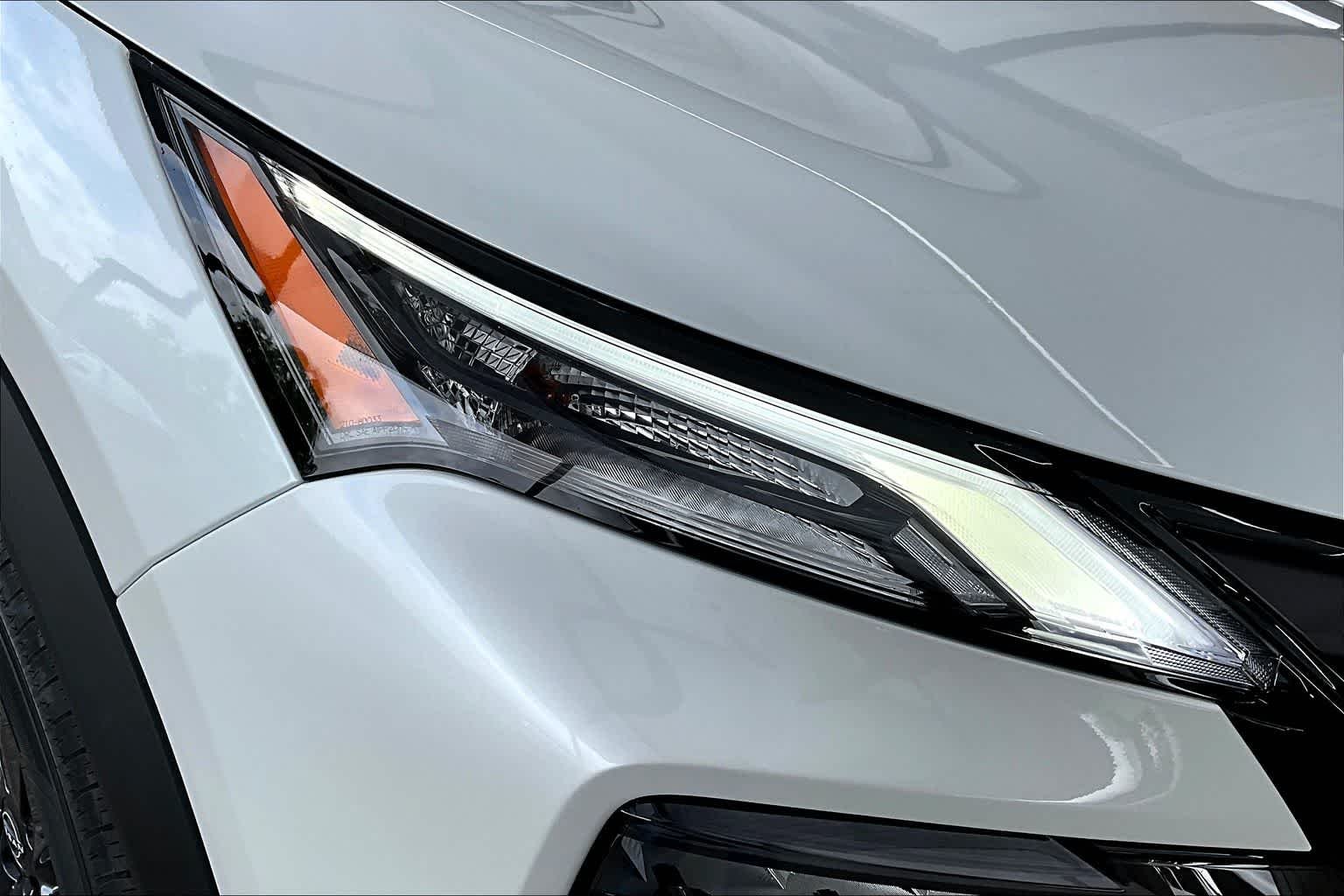 New 2026 Everest White Pearl Tricoat Nissan SV image 18