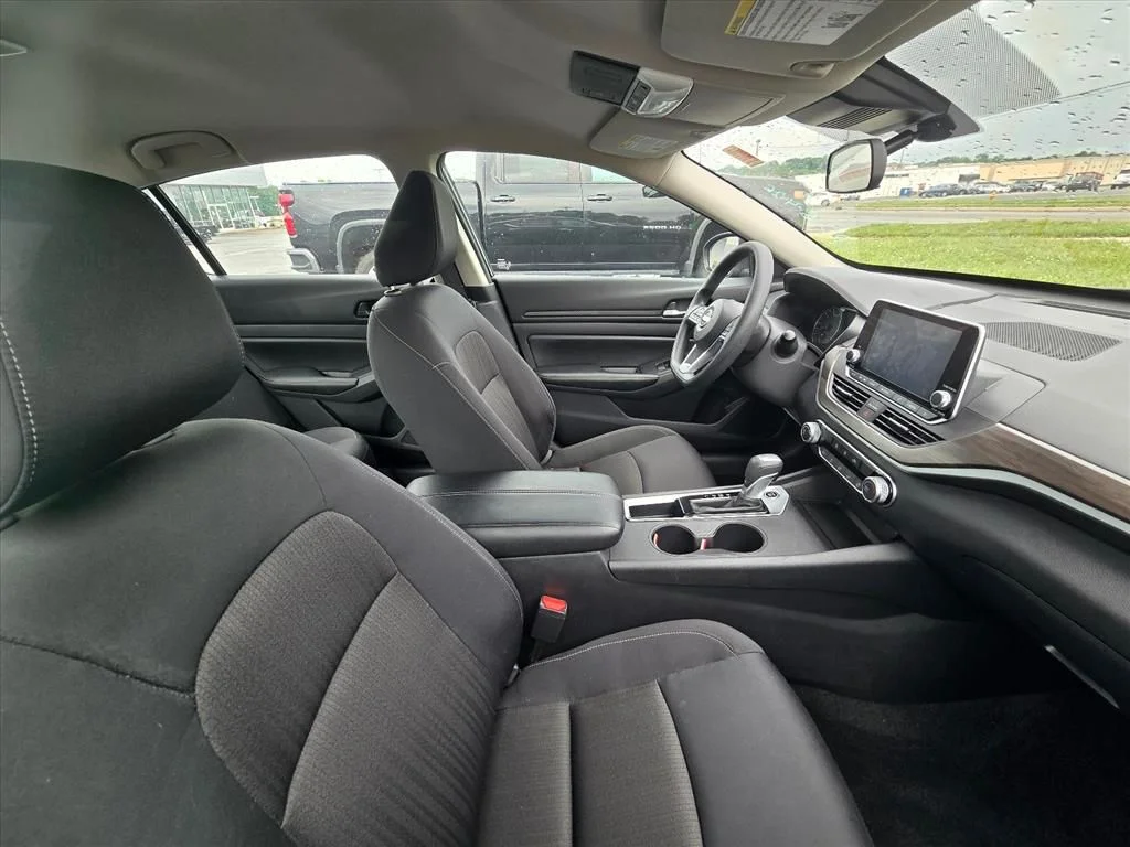 Used 2025 Black Nissan 2.5 SV image 7