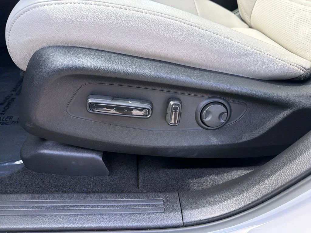 Used 2026 White Honda EX-L image 14