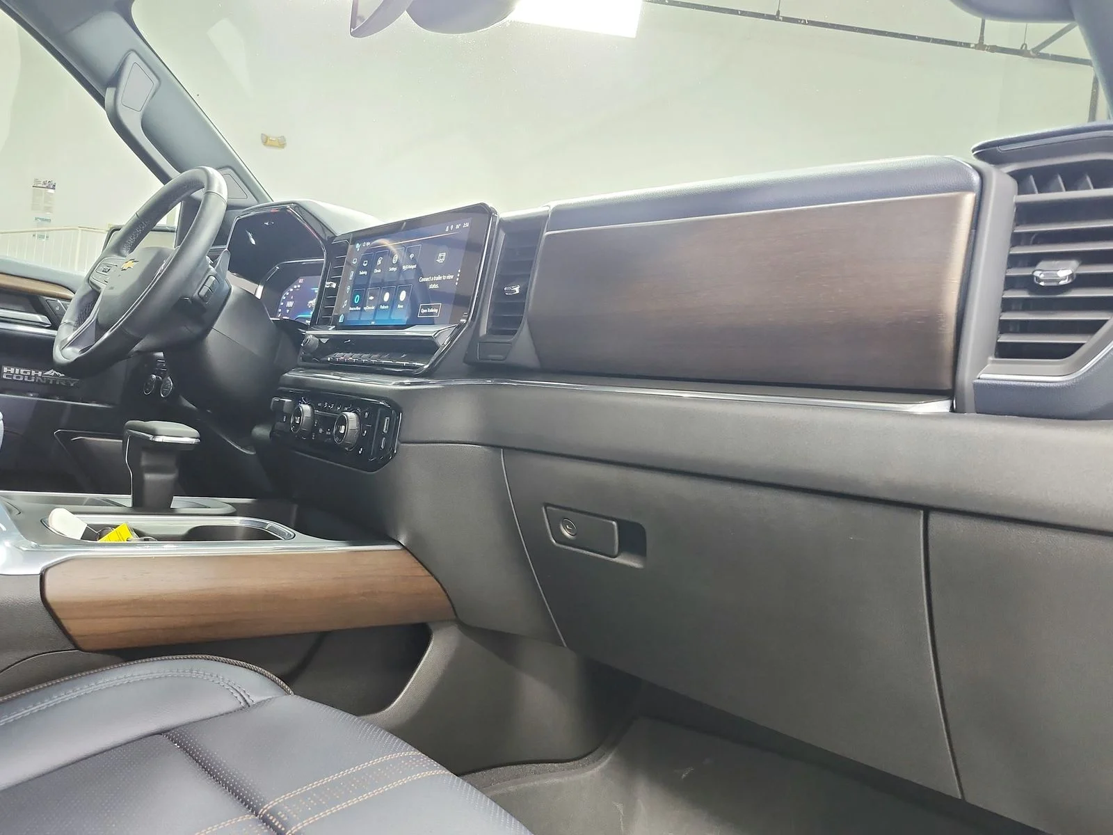 Used 2024 Iridescent Pearl Tricoat Chevrolet High Country image 46
