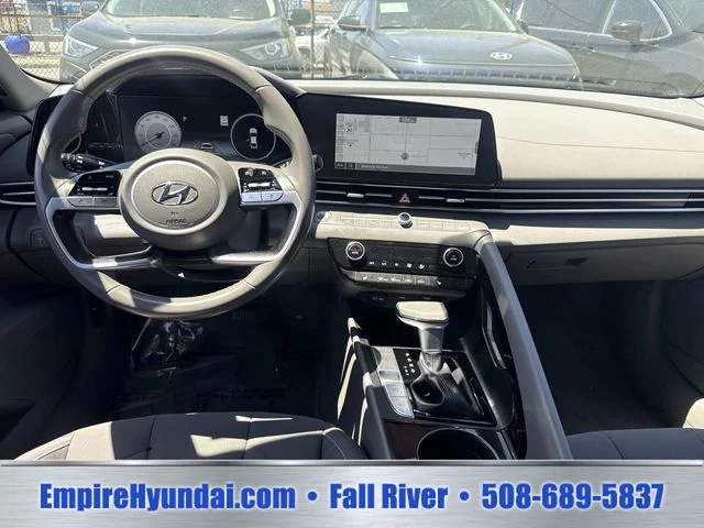 Used 2023  Hyundai SEL image 12