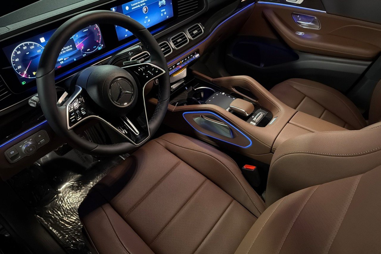 New 2026 Obsidian Black Metallic Mercedes-Benz GLS 450 4MATIC® SUV image 9