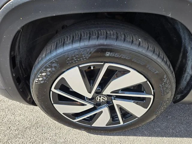 Used 2025 Gray Volkswagen 2.0T SE w/Technology image 26