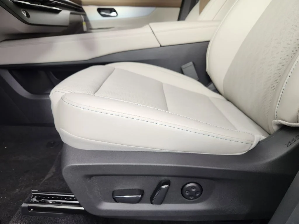 New 2026 White Nissan Platinum image 11