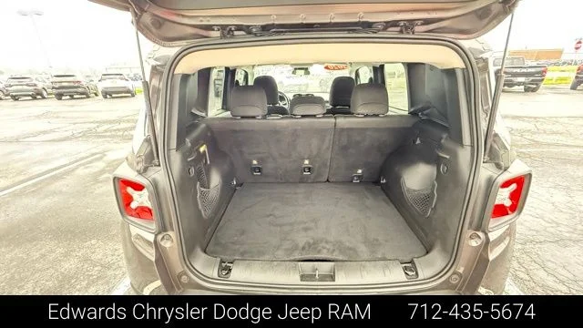 Used 2020 Gray Jeep Latitude image 30