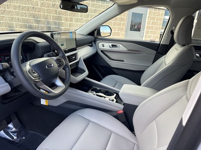 New 2026 Space White Metallic Ford Active image 50