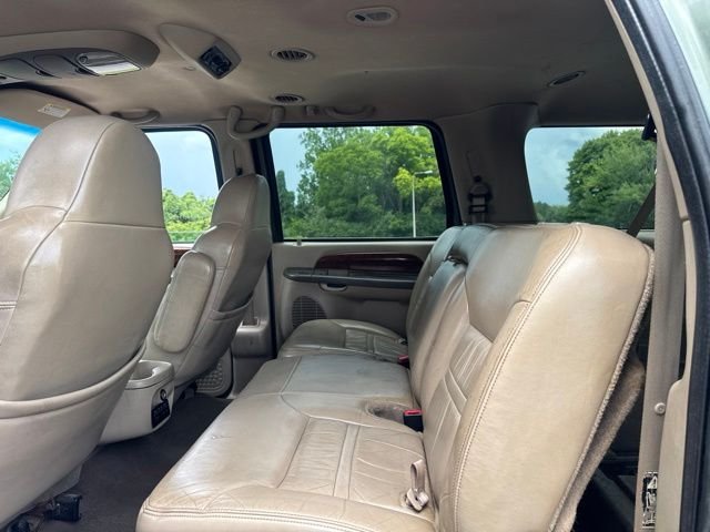 Used 2001 Green Ford Limited image 14