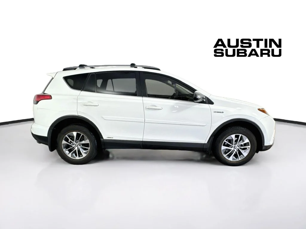 Used 2018 White Toyota XLE image 8