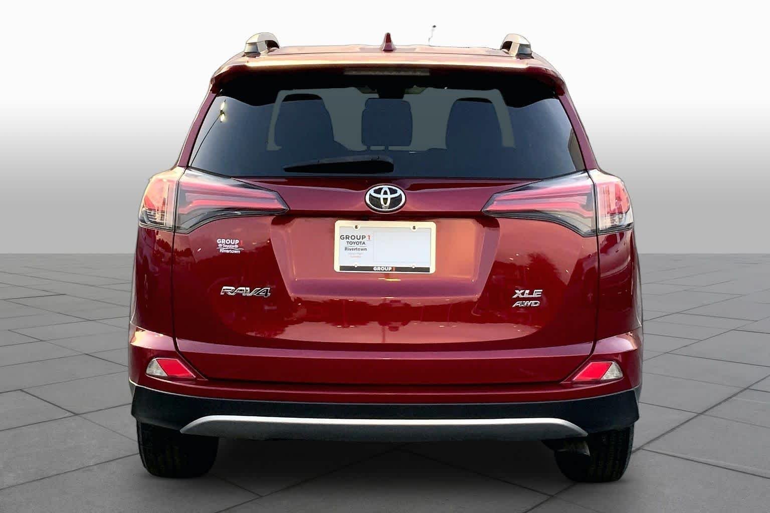 Used 2018 Ruby Flare Pearl Toyota XLE image 5