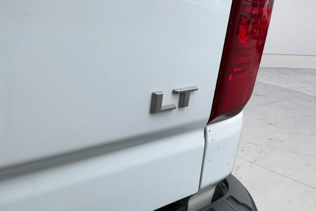 Used 2024 White Chevrolet LT image 28