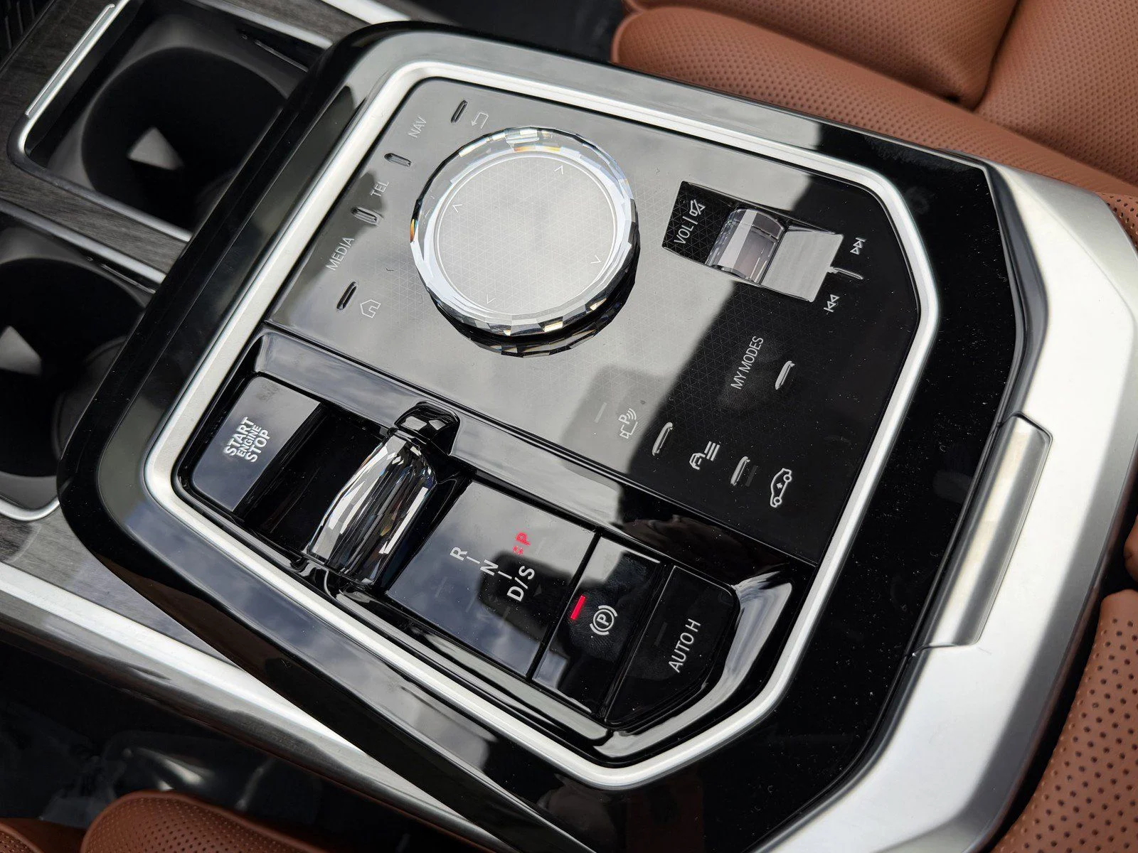 New 2026 Mineral White Metallic BMW 740i image 28