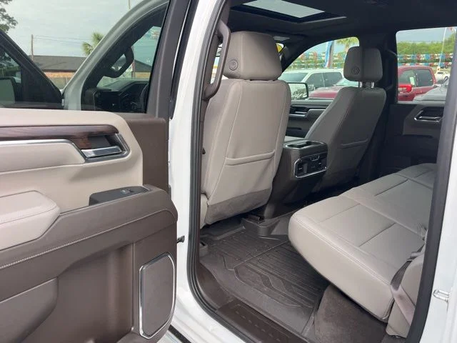 Used 2024 White GMC SLT image 10