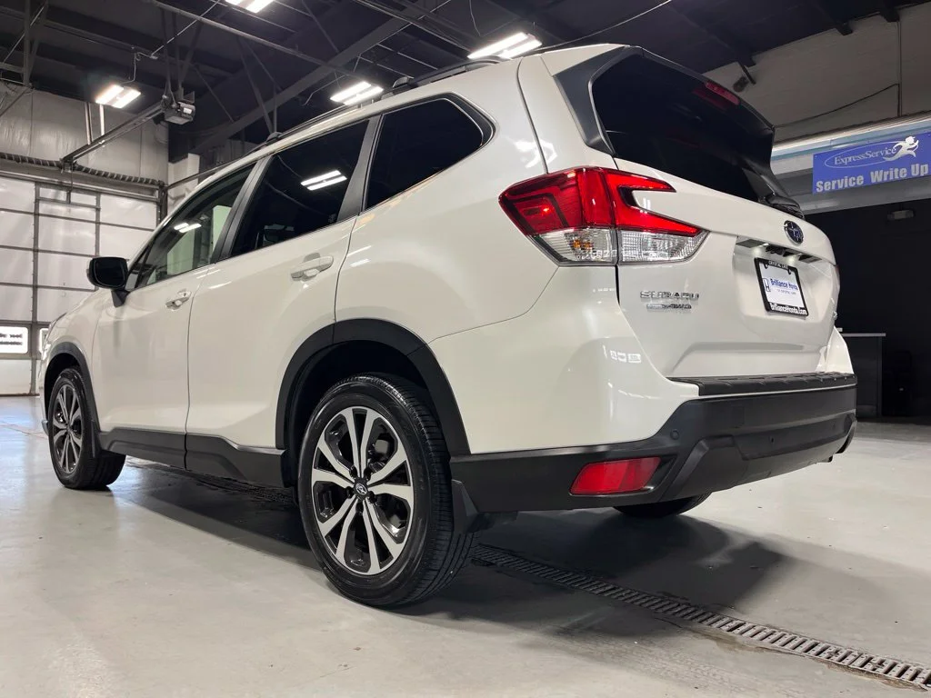 Used 2020 Crystal White Pearl Subaru Limited image 5