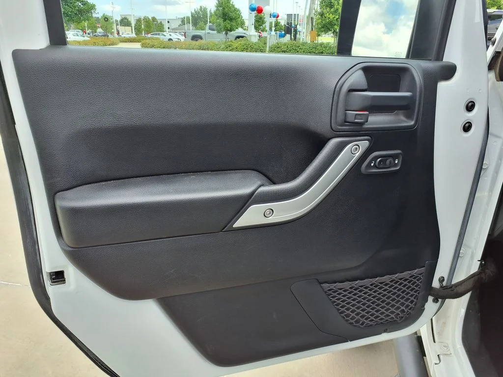 Used 2016 White Jeep Unlimited Sahara image 12