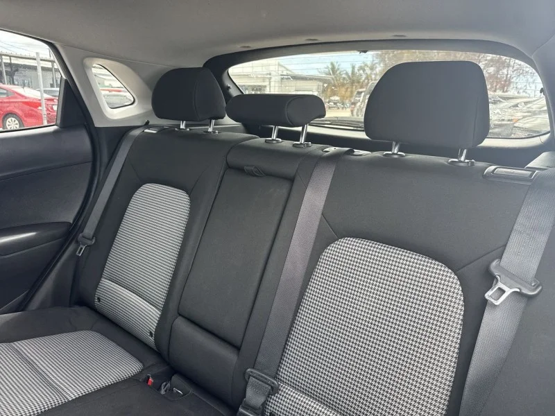 Used 2022 White Hyundai SE image 16