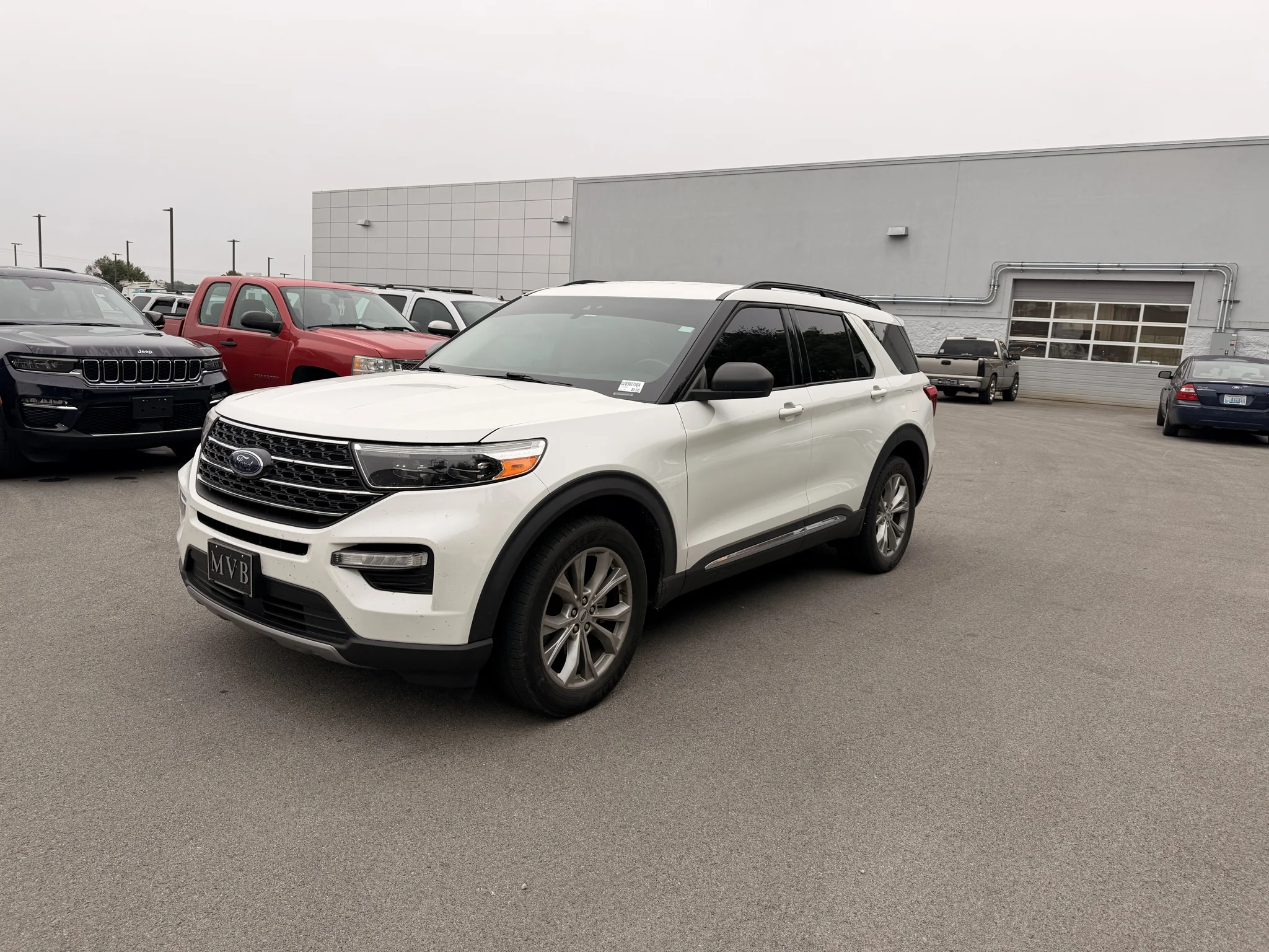 Used 2020 Star White Metallic Tri-Coat Ford XLT image 1