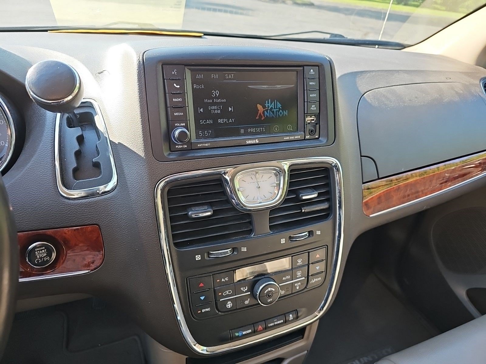 Used 2016 Cashmere/Sandstone Pearlcoat Chrysler Touring-L image 18