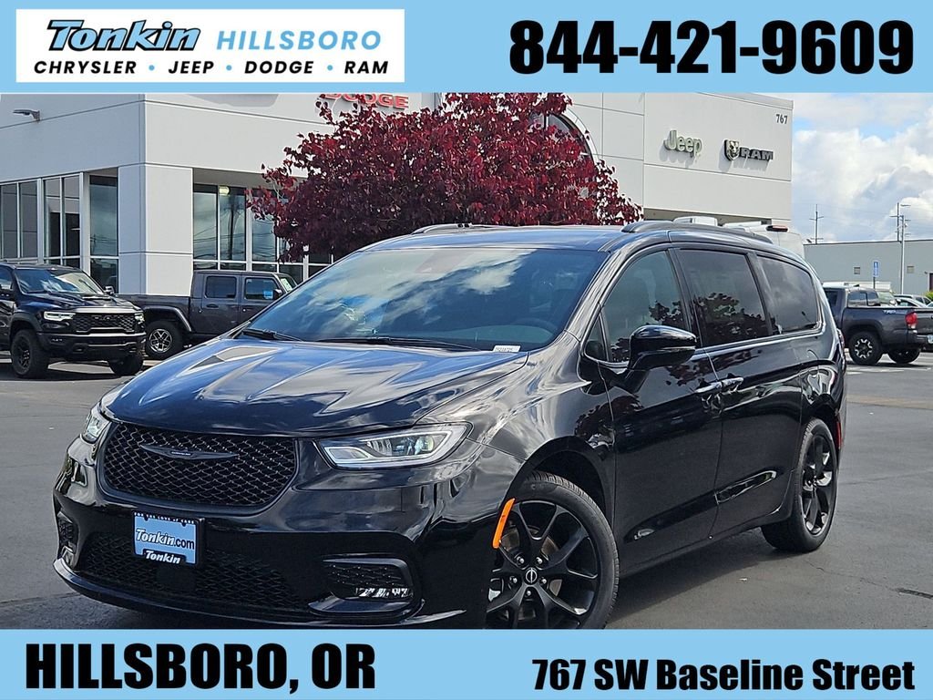 2026 Chrysler Pacifica Select's photo