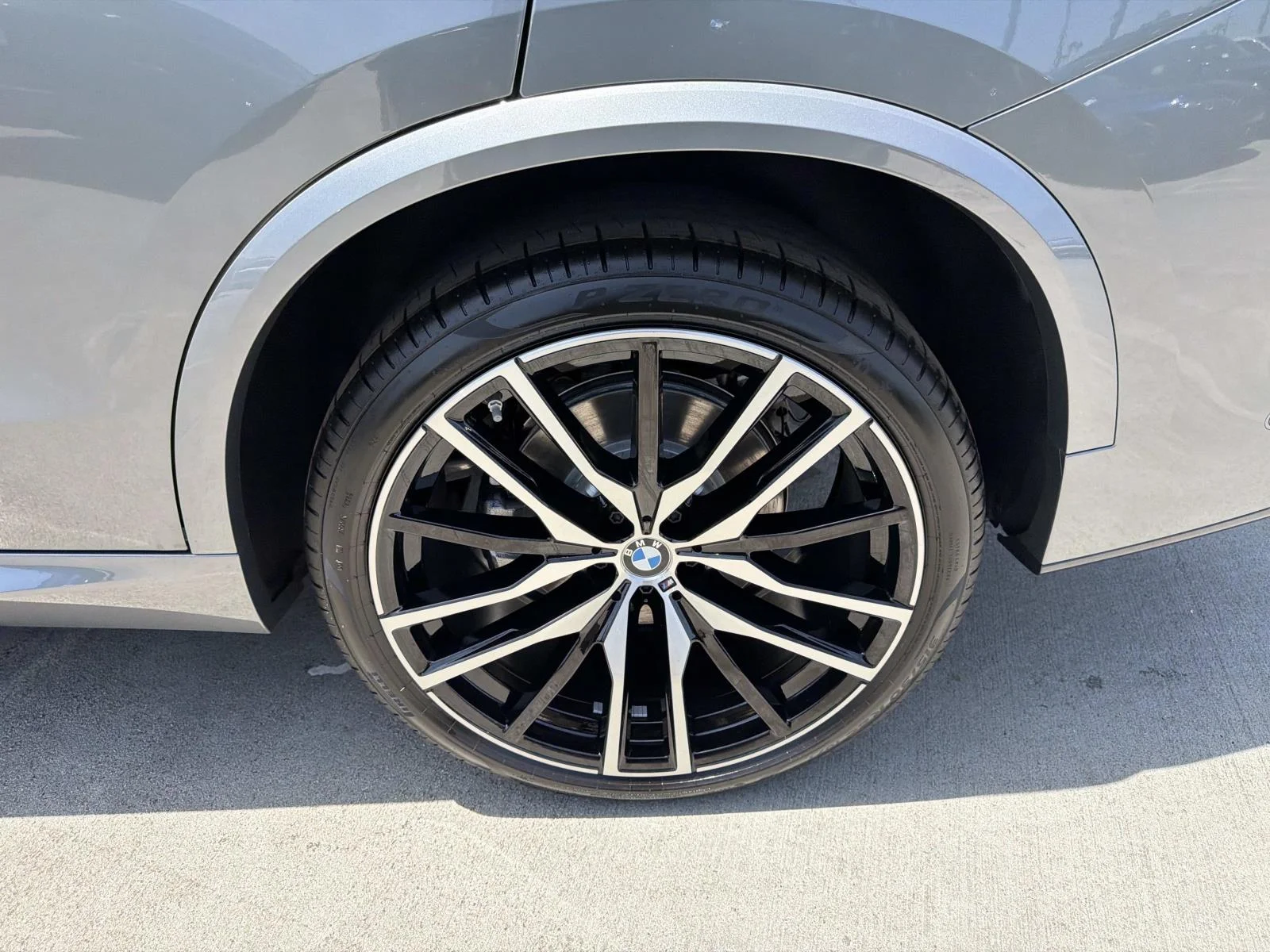 New 2026 Skyscraper Grey Metallic BMW sDrive40i image 6