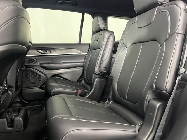 New 2026 Bright White Clear-Coat Exterior Paint Jeep Limited image 7