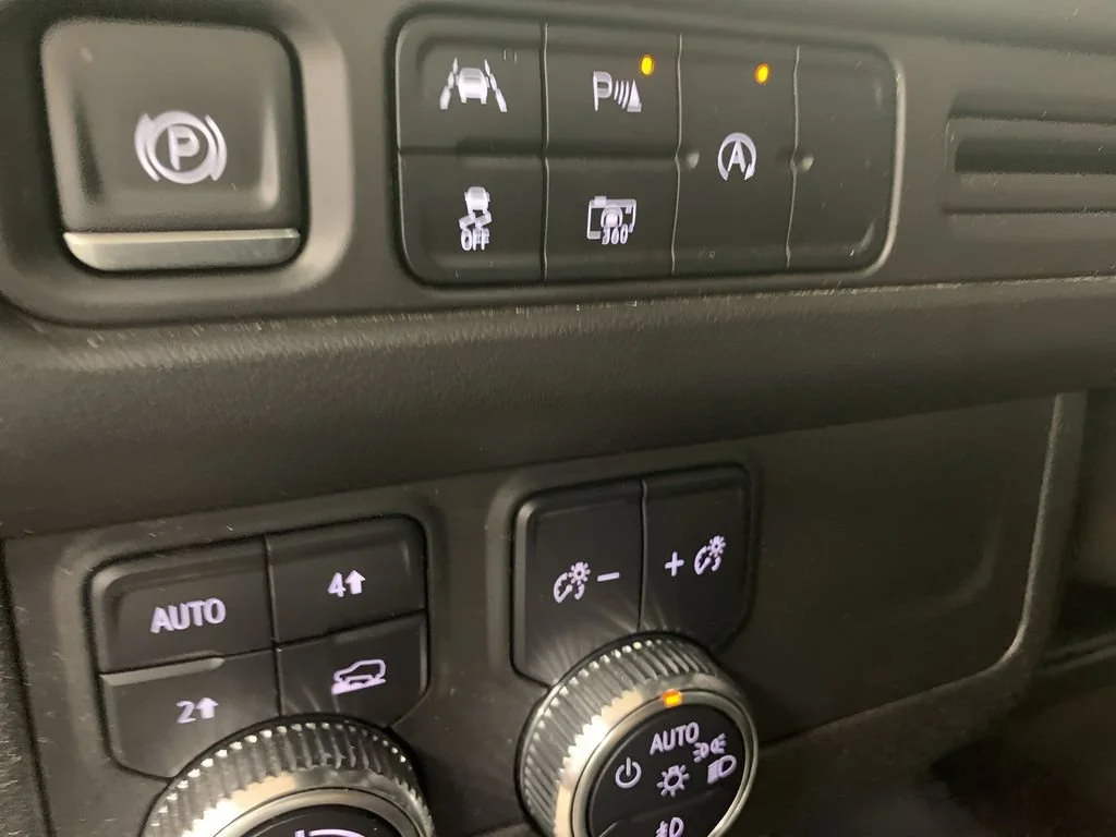 2023 GMC Yukon XL SLT - Photo 30
