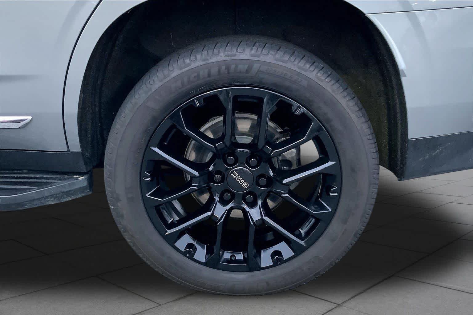 Used 2023 Sterling Metallic GMC SLT image 11